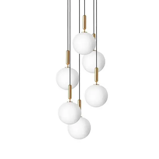 Ausverkauf Miira 6 Kronleuchter Large, messing/opal, 6-flg. - Nuura