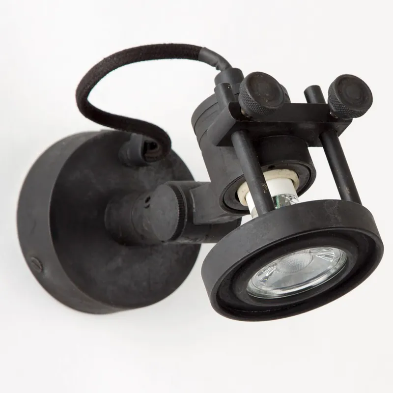 Begrenztes Angebot Verstellbarer Wandspot mit technischem Charme, dunkel patiniert