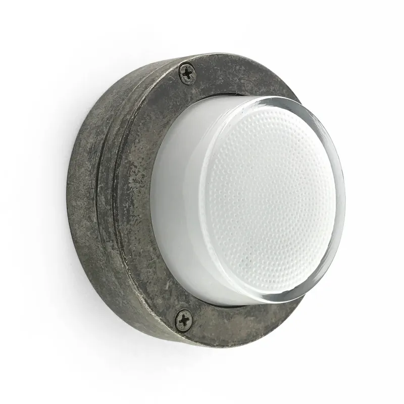 Kleine Bullaugen-Wandleuchte mit mattem Diffusor-Glas, Messingguss, IP64 Knallerangebot