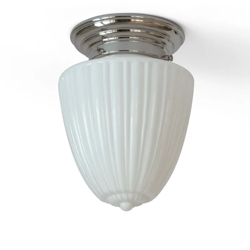 Jetzt Bestellen Klassische, kleinere Deckenleuchte mit kanneliertem Opalglas Ø 17 cm