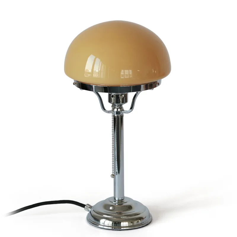Kleine „Pilz“-Tischleuchte mit Opalglas-Haube (Ø 20 cm) Heißes Angebot