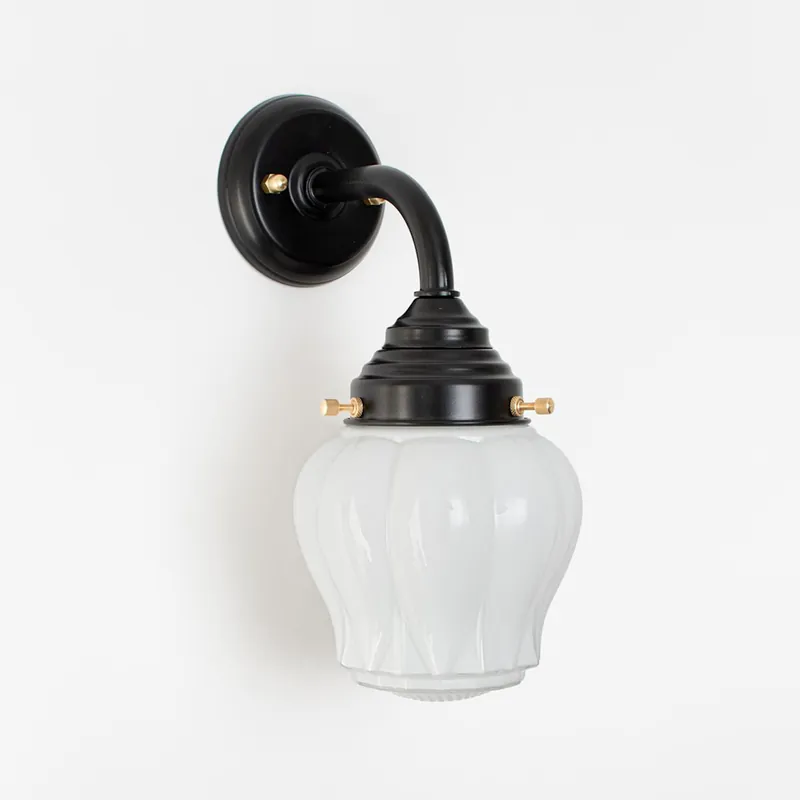 Neue Ware Jugendstil Wandleuchte mit Blütenkelchglas